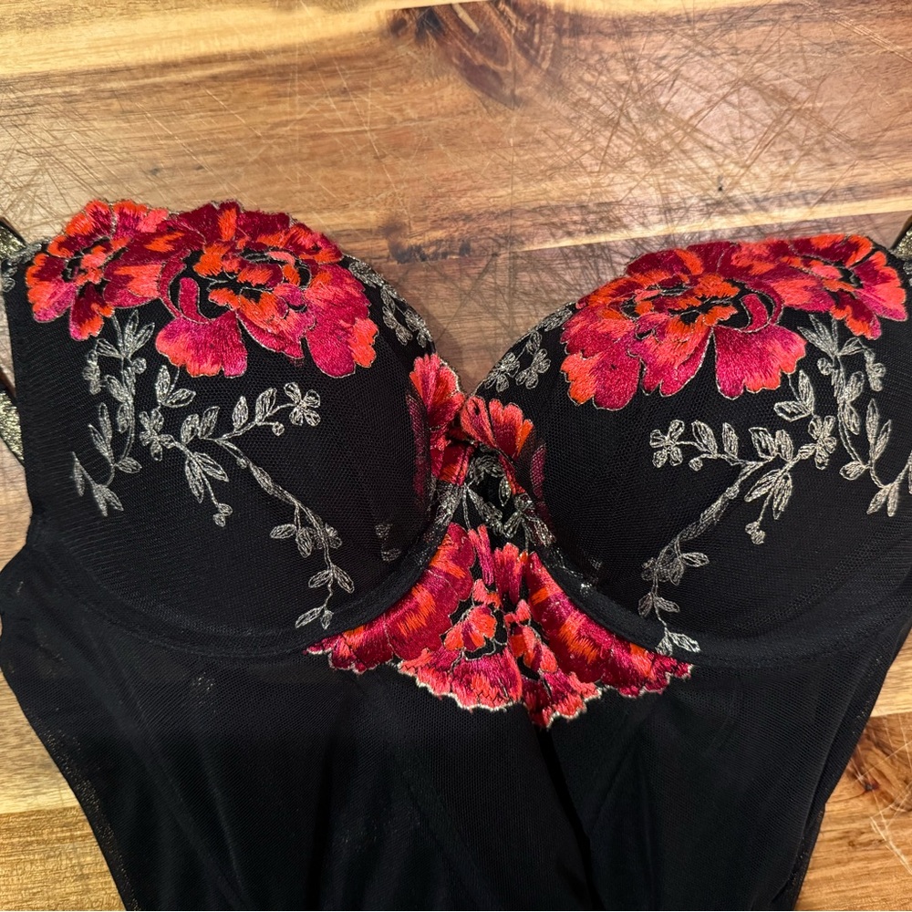 Victoria Secret 
Corsette Black Bustier with Red Floral Embroidery 34C Like New